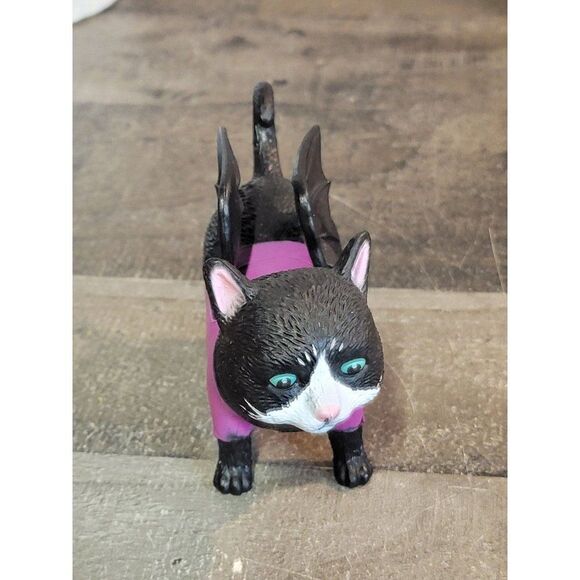 Flying witch cat Wing mythical creature toy figure - Picture 5 of 5